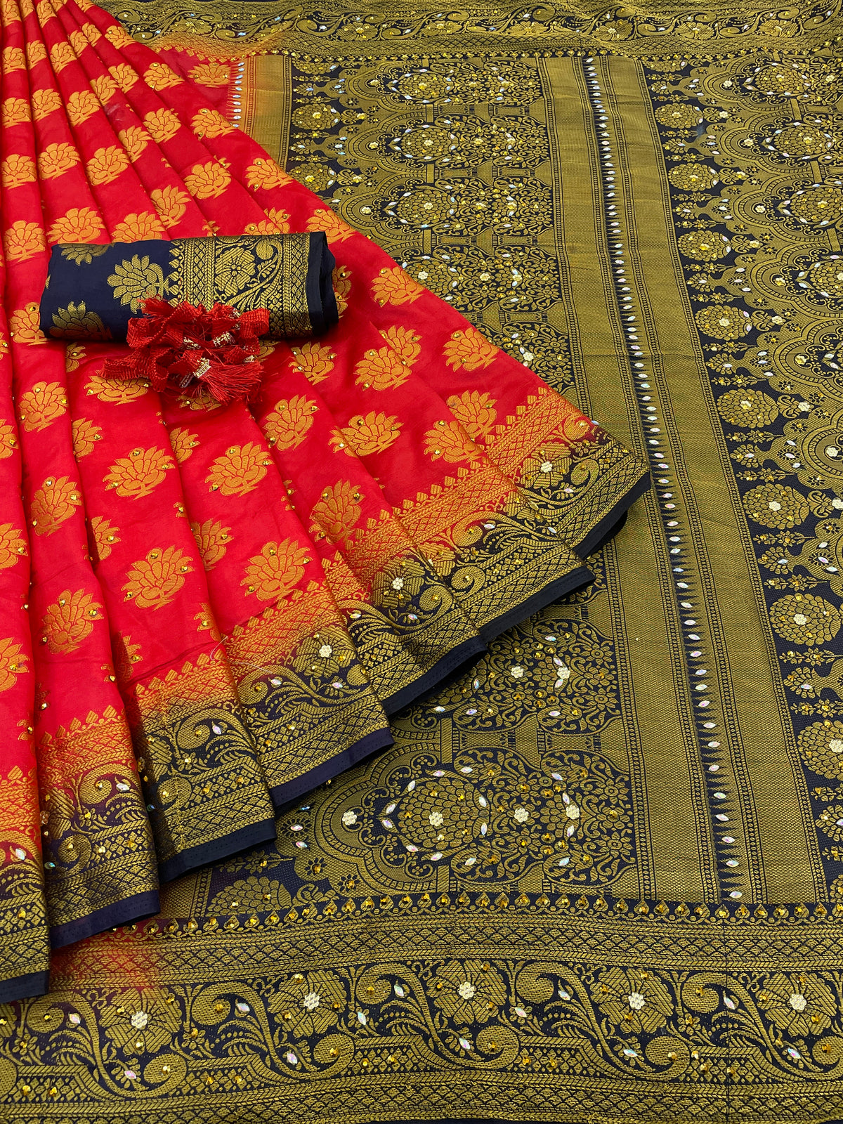 Red Silk Saree With Diamond Work